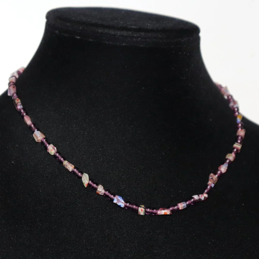 🌸 NWOT Purple Glass & Millefiori Flower Beaded Necklace – 17
